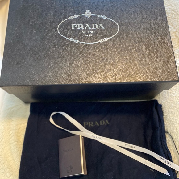 Prada pattent loafers - Picture 3 of 13